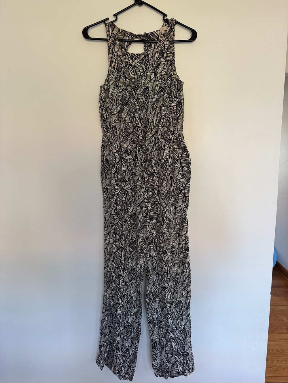 LOFT Black & White Leaf-Print Sleeveless Jumpsuit Size Small